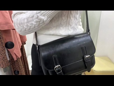 ❤️ Masturbasyona giştî ya keçika ciwan FeralBerry bi dilopek li jûreya fitarê ❌ Vîdyoyê qijk  li porno ku.porno24-7.ru
