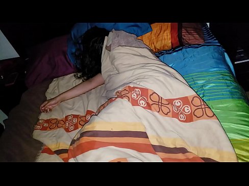 ❤️ Stepson dema ku di xew de ye, xatirê dayika xwe ya ciwan dike. ❌ Vîdyoyê qijk  li porno ku.porno24-7.ru